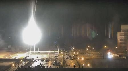 露軍、ウクライナの原発を攻撃　火災発生